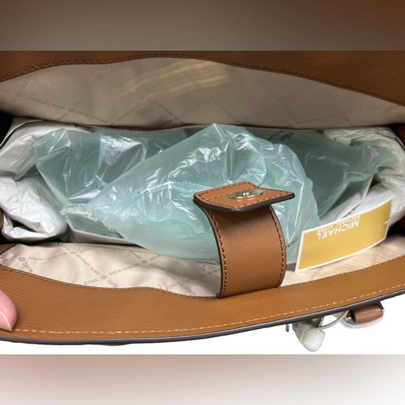 Authentic Michael Kors Purse - Picture 6 of 7